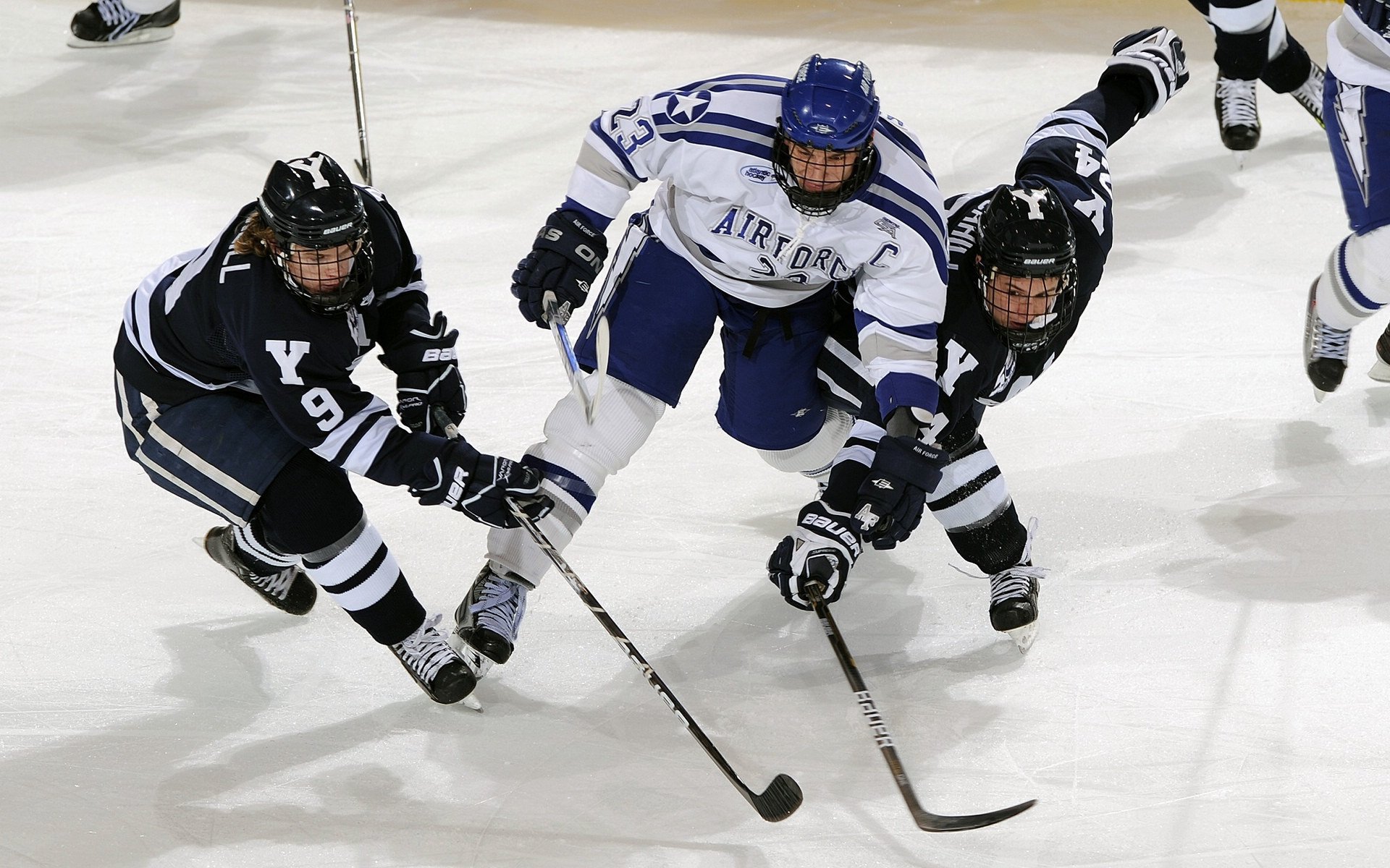 “法甲豪门厮杀激烈，争夺冠军位置拉开差距”，法甲 豪门